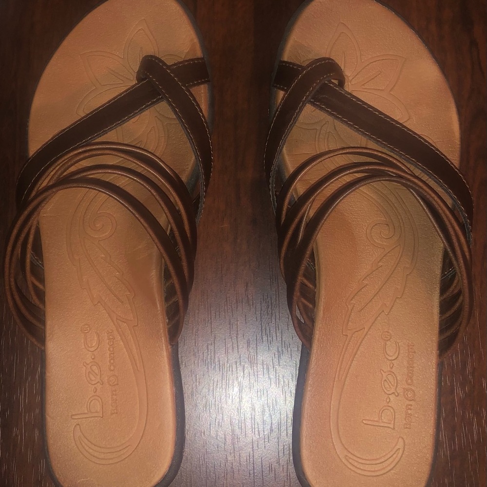 Gently used BOC brown sandals size 6M